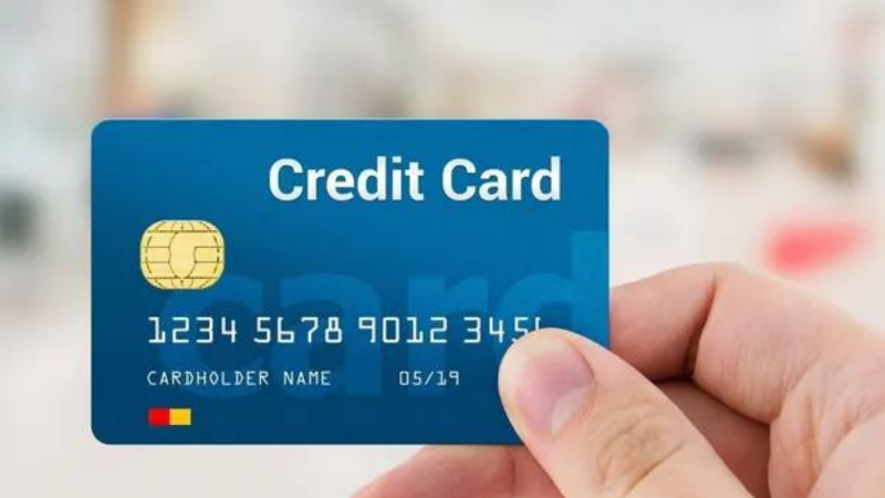 Advantages and disadvantages of using a credit card